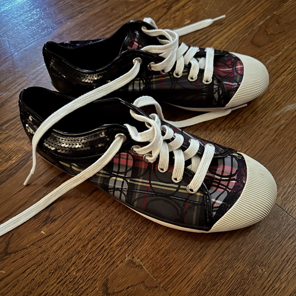 Authentic Coach Tennis Shoes worn once. Size is 9B